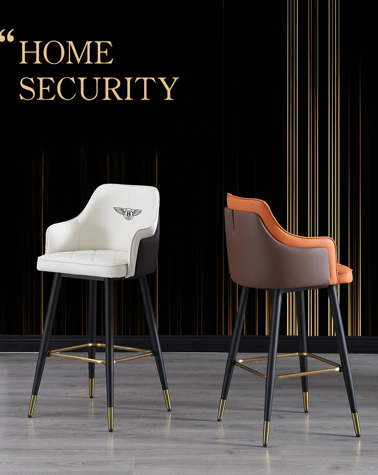 Luxury bar stool with a leather seat and backrest, featuring a gold-plated metal frame and black legs. Stylish and sturdy design.